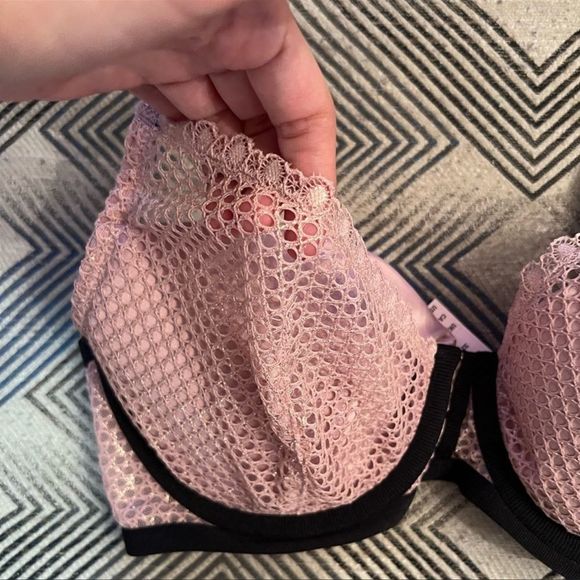 Victoria’s Secret Bra - Picture 3 of 8